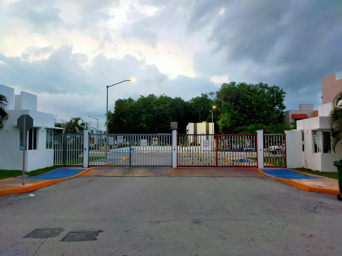 Casa Mexicana Amplia Con Seguridad, Alberca Y Parking Villa Playa del Carmen 0*,